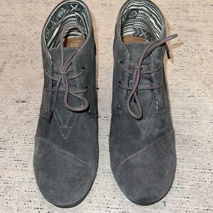 Tom's wedge booties size 11 women's gray